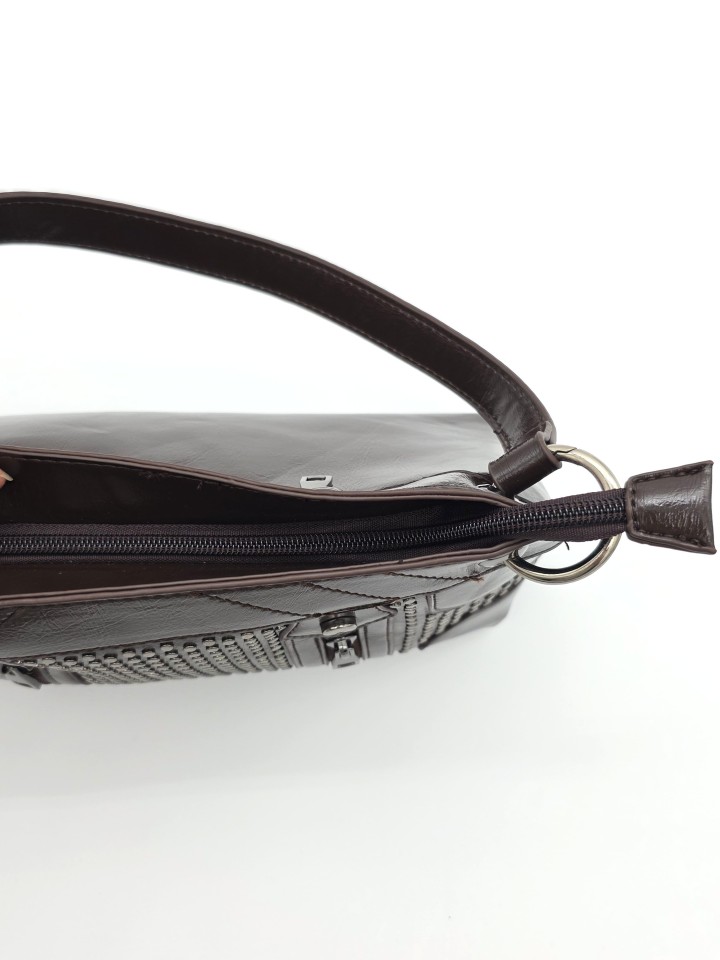 BOLSO DE HOMBRO CON TACHUELAS