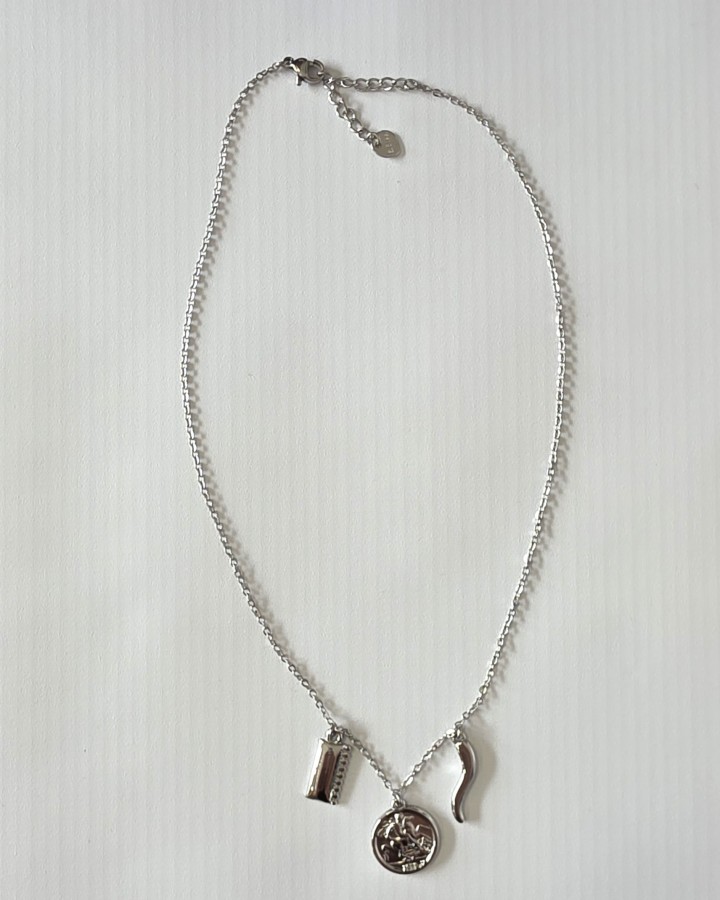 COLLAR CON CHARM DE MONEDA - ACERO INOXIDABLE