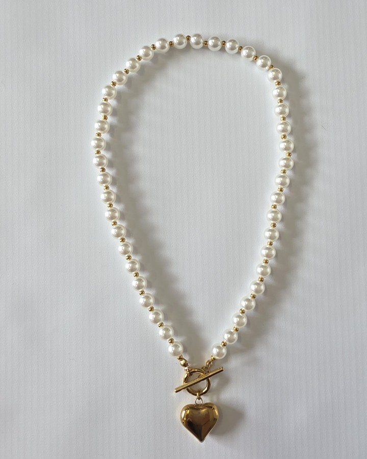 COLLAR PERLAS CON CHARM DE CORAZÓN - ACERO INOXIDABLE