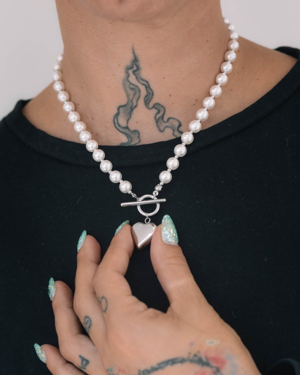 COLLAR PERLAS CON CHARM DE CORAZÓN - ACERO INOXIDABLE