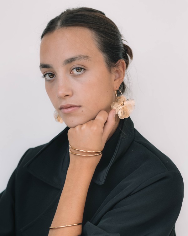 AROS CON PÉTALOS DORADOS