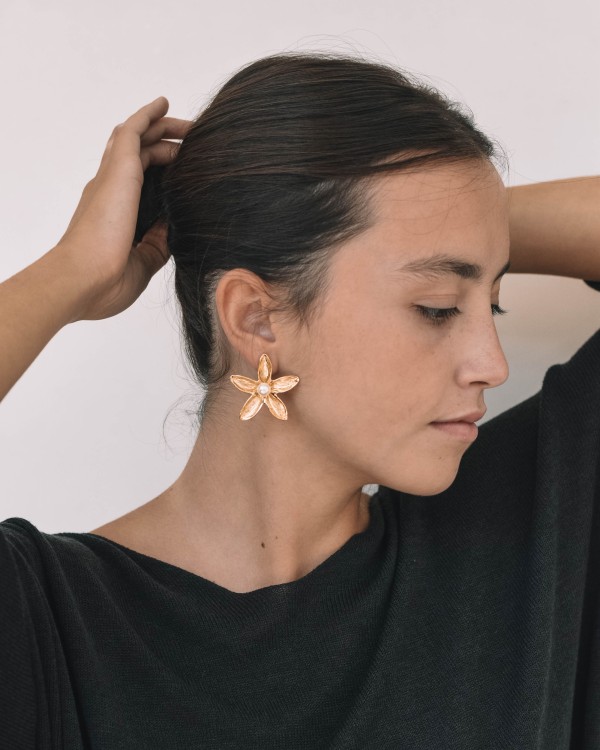 PENDIENTES FLOR CON PERLA - ACERO INOXIDABLE