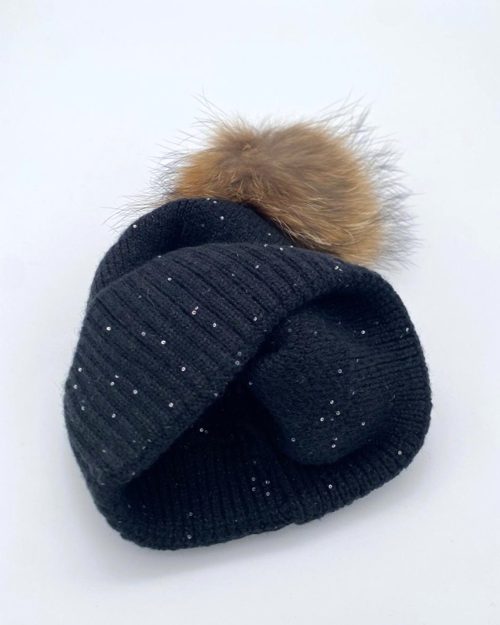 GORRO DE PUNTO CON BRILLANTES