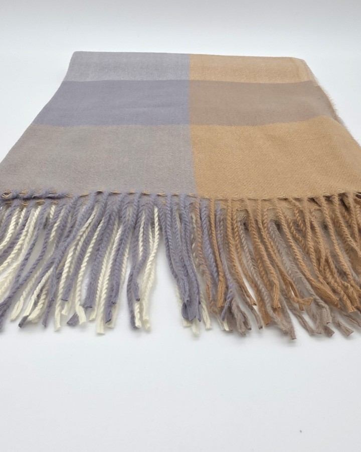 BUFANDA CUADROS MULTICOLOR CON FLECOS