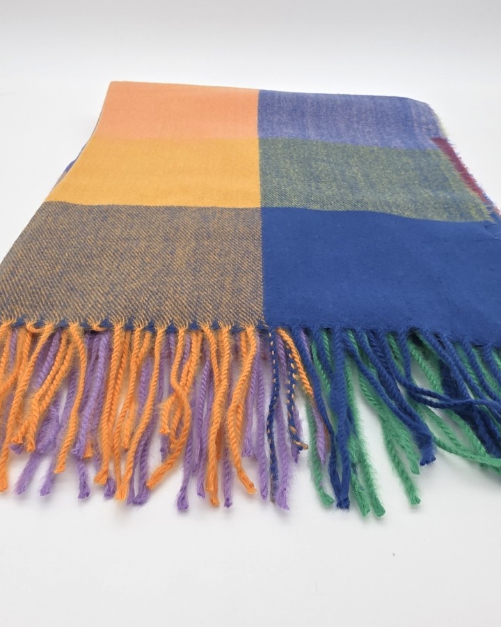 BUFANDA CUADROS MULTICOLOR CON FLECOS