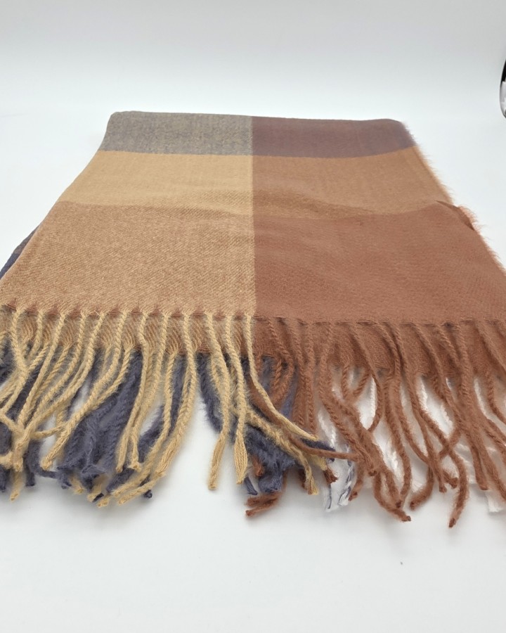 BUFANDA CUADROS MULTICOLOR CON FLECOS