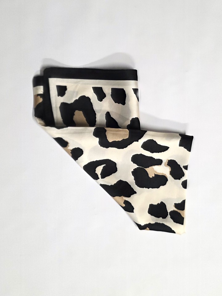 PAÑUELO CUADRADO ANIMAL PRINT
