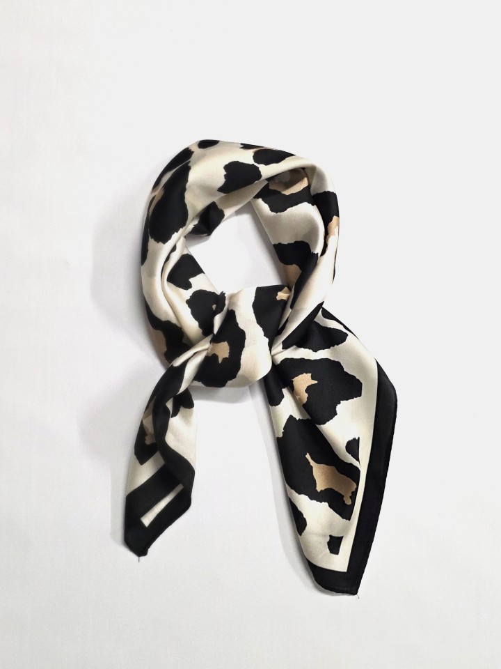 PAÑUELO CUADRADO ANIMAL PRINT