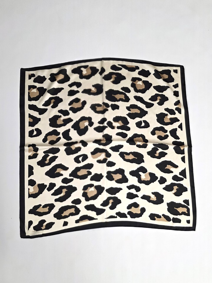 PAÑUELO CUADRADO ANIMAL PRINT