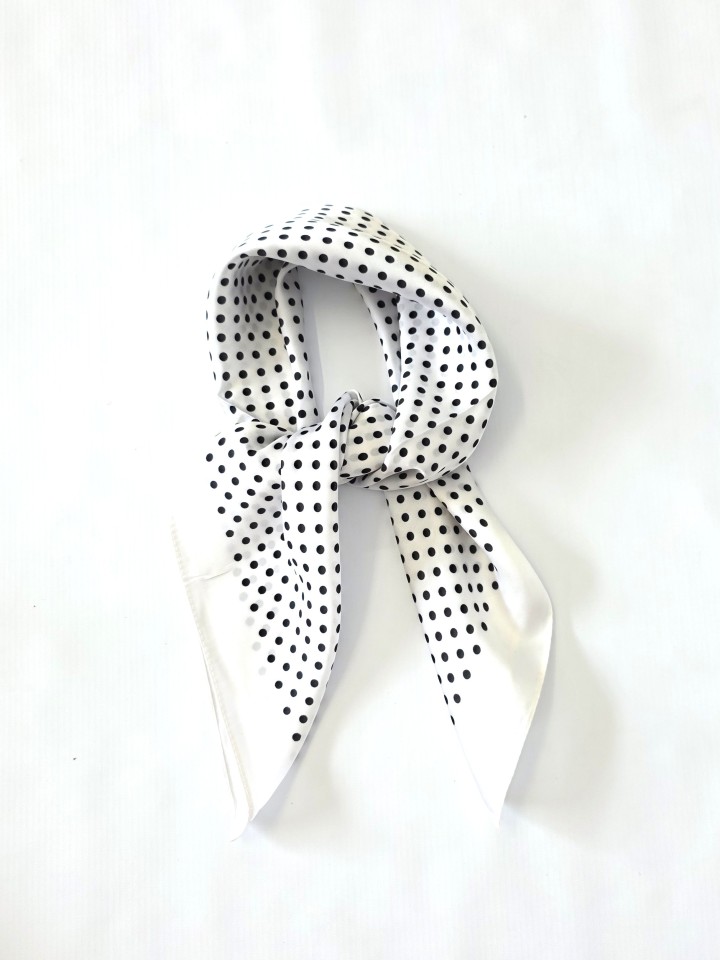 PAÑUELO CUADRADO TOPOS