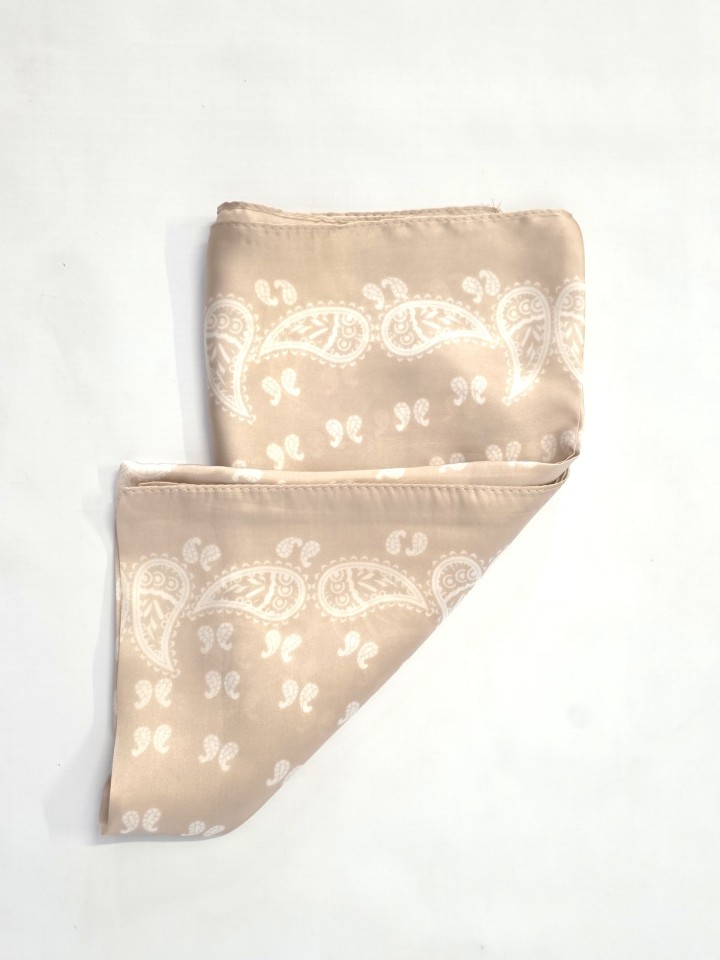 PAÑUELO CUADRADO ESTAMPADO