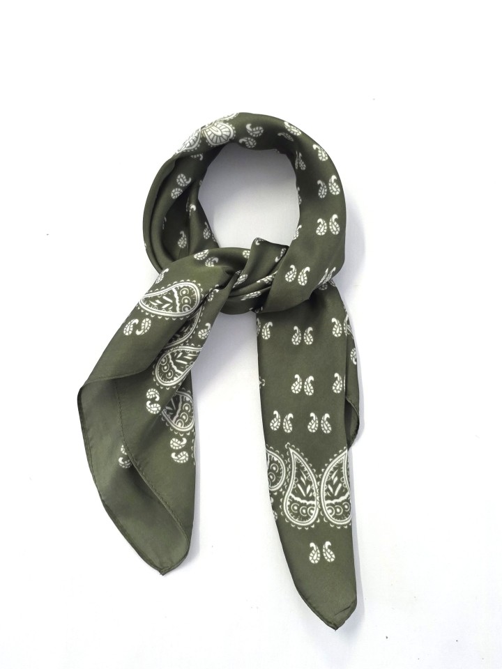 PAÑUELO CUADRADO ESTAMPADO