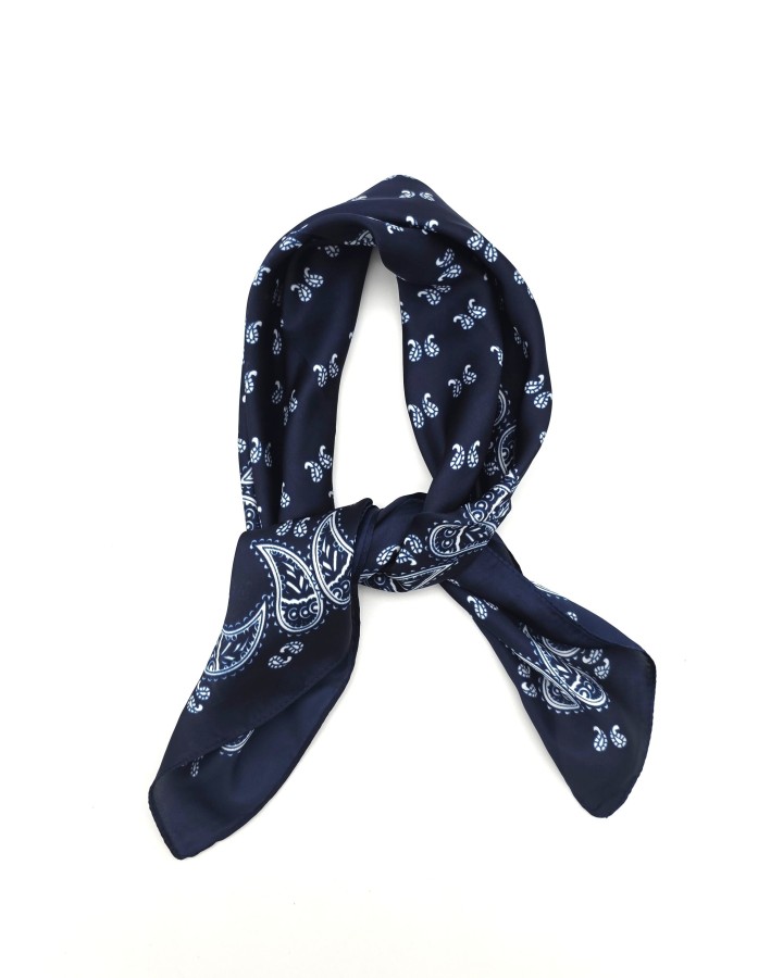 PAÑUELO CUADRADO ESTAMPADO