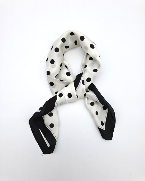 PAÑUELO CUADRADO TOPOS