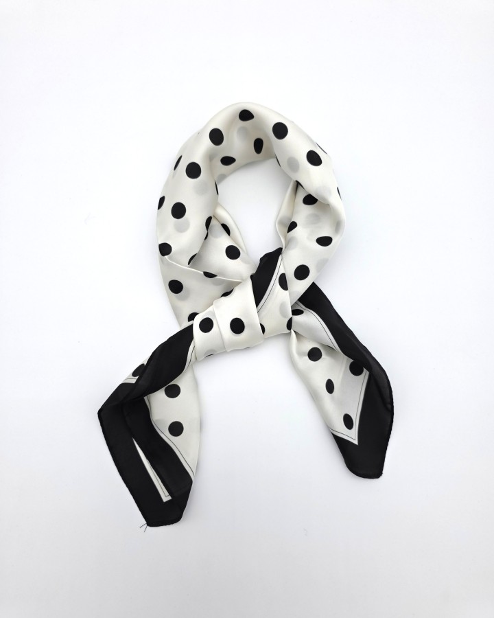 PAÑUELO CUADRADO TOPOS