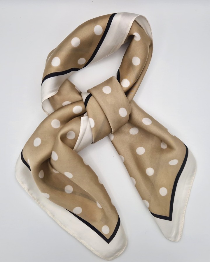 PAÑUELO CUADRADO TOPOS