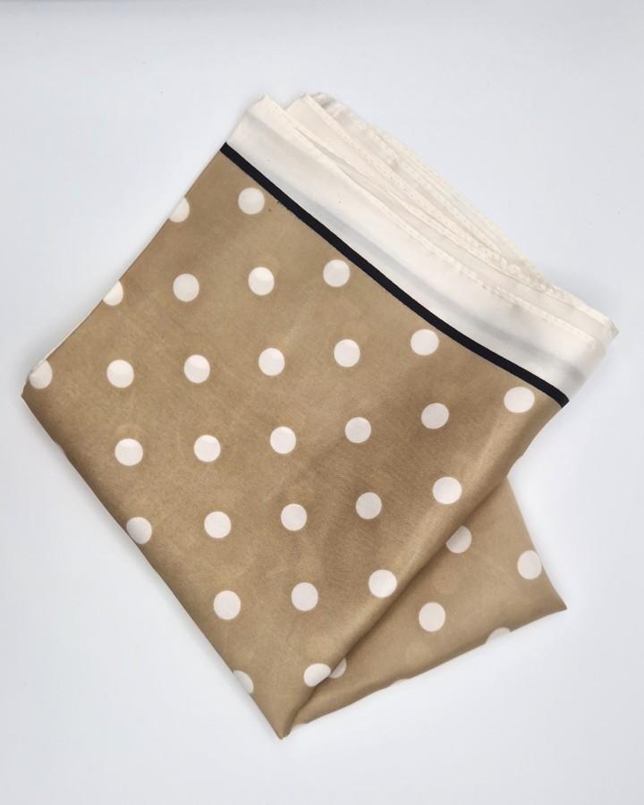 PAÑUELO CUADRADO TOPOS