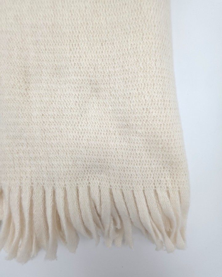 BUFANDA LISA DE MEZCLA DE LANA CON FLECOS