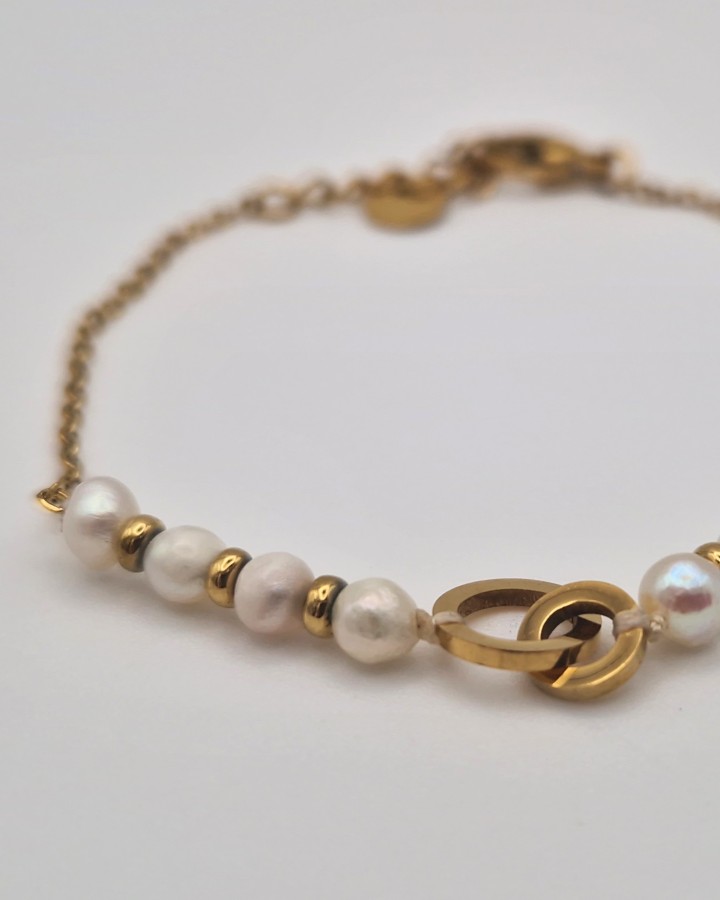 PULSERA DE CADENA FINA PERLAS Y ALIANZA - ACERO INOXIDABLE