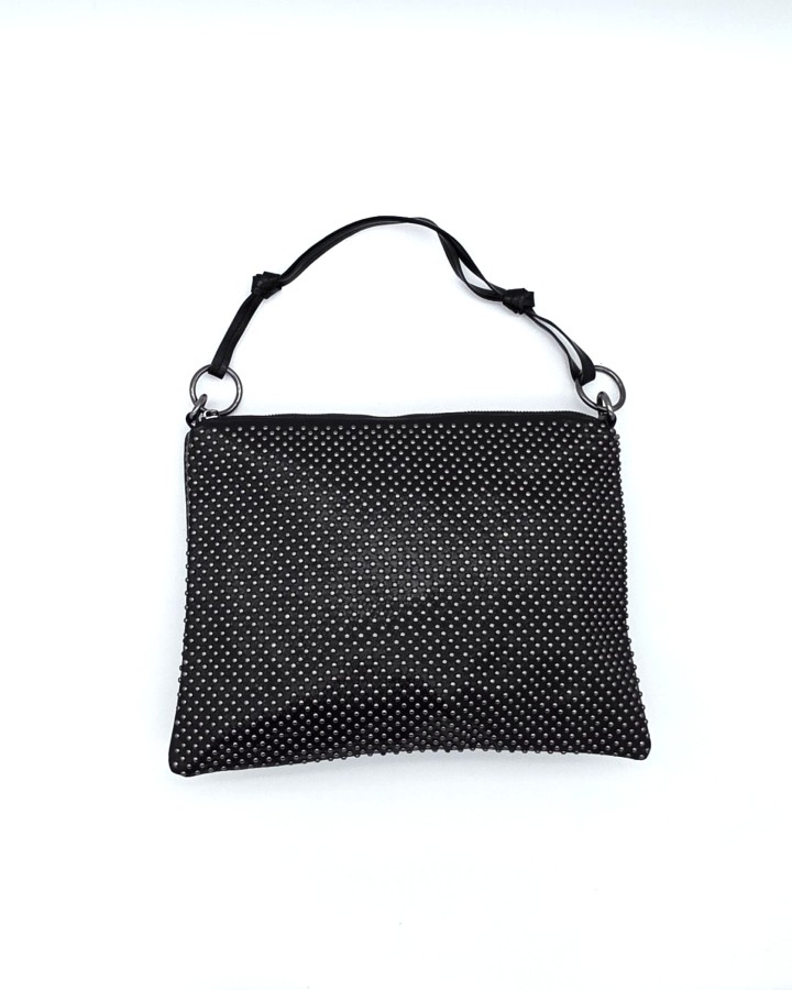 BOLSO DE HOMBRO CON TACHUELAS