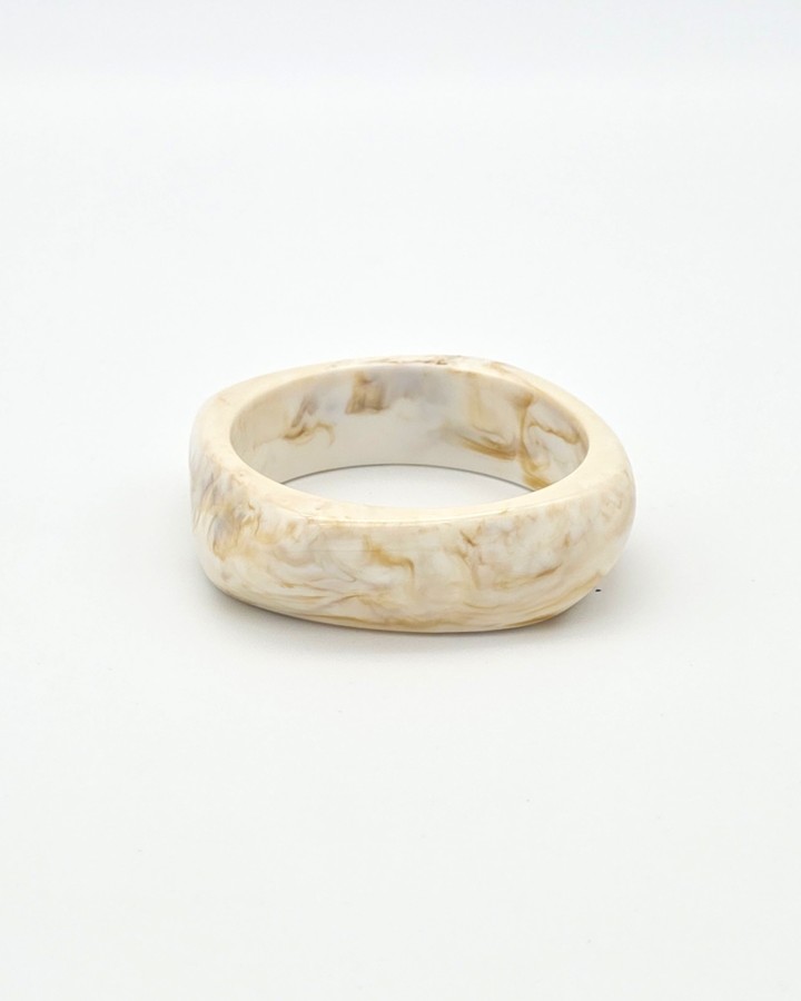 PULSERA RÍGIDA CON EFECTO AMARMOLADO