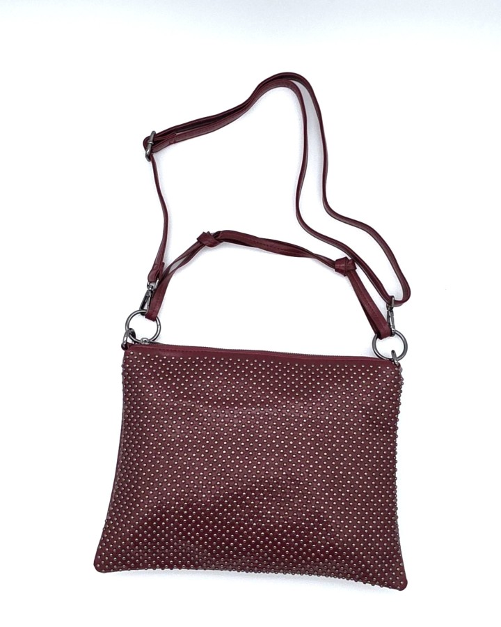 BOLSO DE HOMBRO CON TACHUELAS