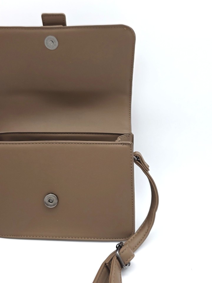 BOLSO BANDOLERA CON HEBILLA