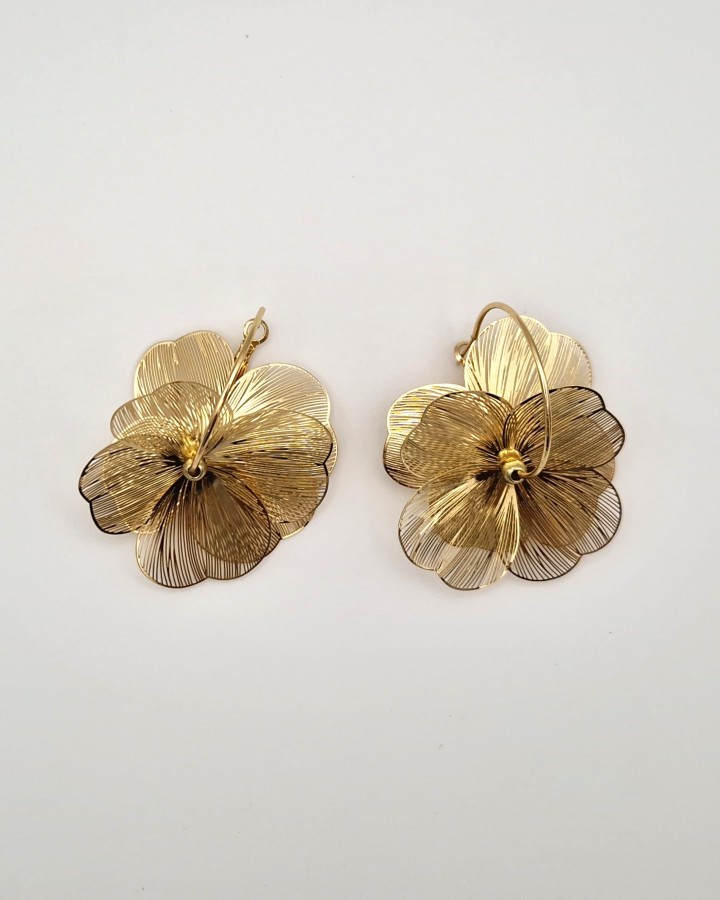 AROS CON PÉTALOS DORADOS