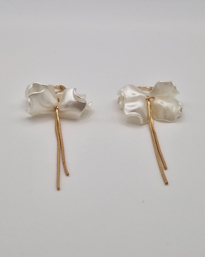 AROS PÉTALOS FLOR BLANCA