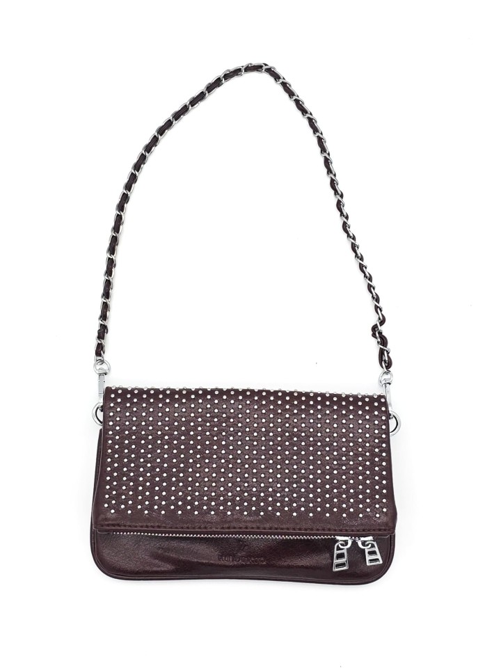 BOLSO TIPO MONEDERO CON TACHUELAS